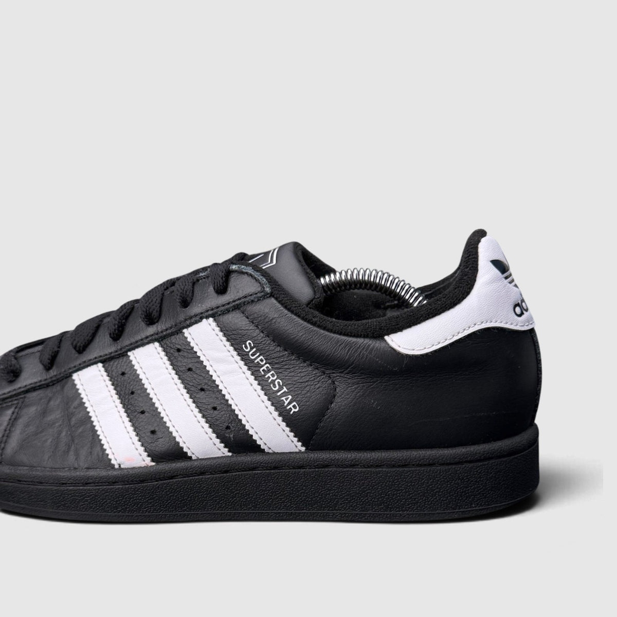 Adidas Superstar II Black White, buty sportowe damskie w bardzo dobrym stanie rozmiar 40, boczny profil, prawa strona