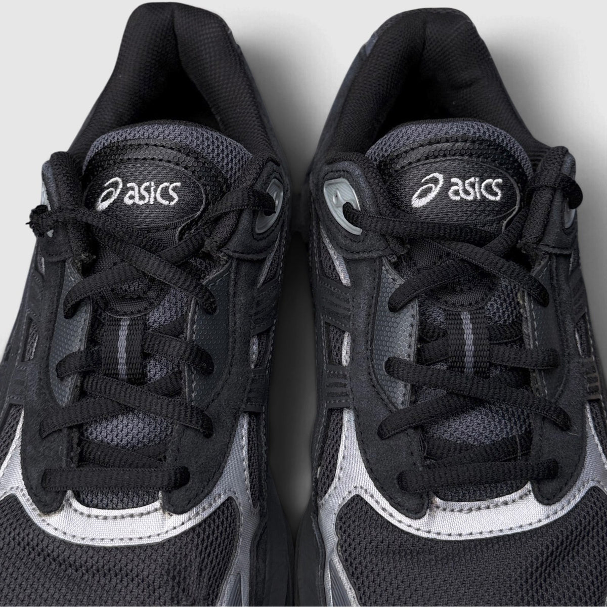 Asics Gel-Nyc 2.0, buty sportowe męskie w bardzo dobrym stanie rozmiar 42, detal