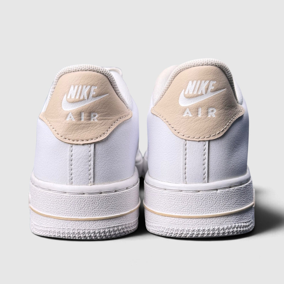 Nike Air Force 1 Low Jewel White Pale Ivory, buty sportowe damskie w bardzo dobrym stanie rozmiar 37.5, widok z tyłu