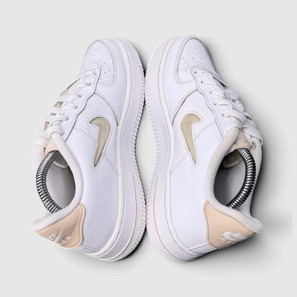 Nike Air Force 1 Low Jewel White Pale Ivory, buty sportowe damskie w bardzo dobrym stanie rozmiar 37.5, para butów