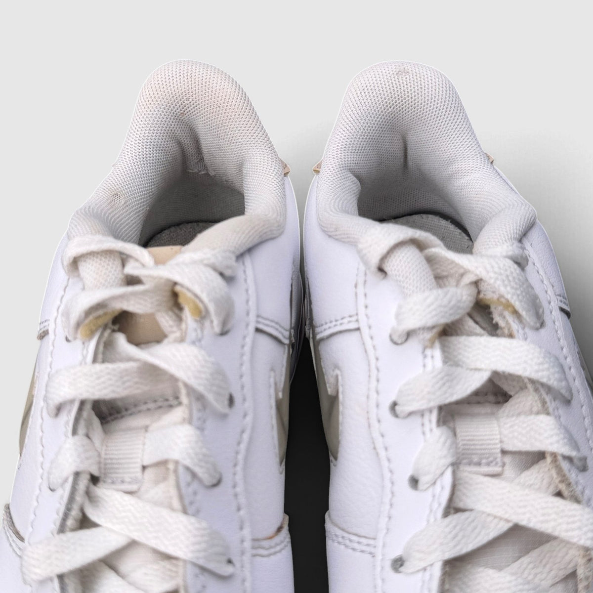Nike Air Force 1 Low Jewel White Pale Ivory, buty sportowe damskie w bardzo dobrym stanie rozmiar 37.5, widok z góry