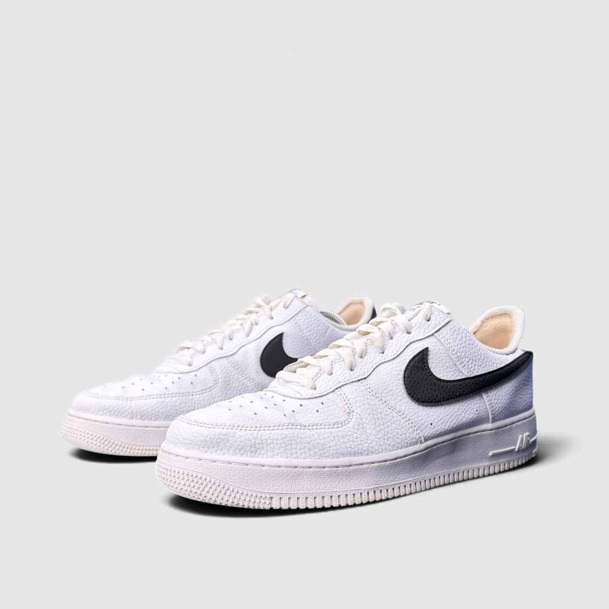 Nike Air Force 1 Low White/Black, buty sportowe męskie w bardzo dobrym stanie rozmiar 45, para butów