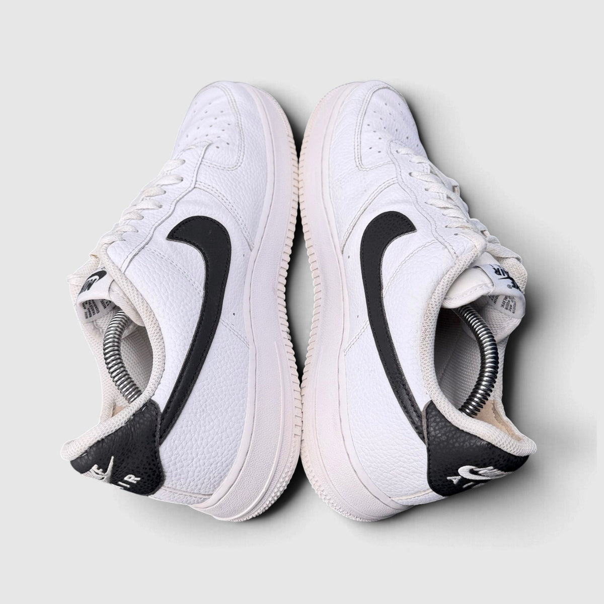 Nike Air Force 1 Low White/Black, buty sportowe męskie w bardzo dobrym stanie rozmiar 45, widok z góry
