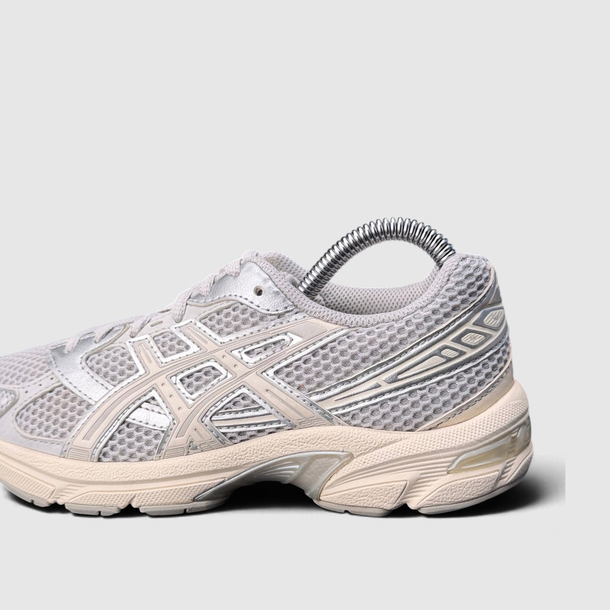 Asics Gel 1130, buty sportowe damskie w bardzo dobrym stanie rozmiar 35.5, boczny profil, prawa strona