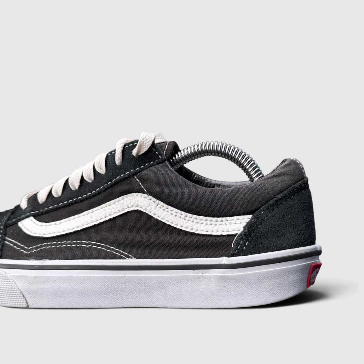 Vans Old Skool Platform, buty sportowe damskie w bardzo dobrym stanie rozmiar 39, boczny profil, lewa strona