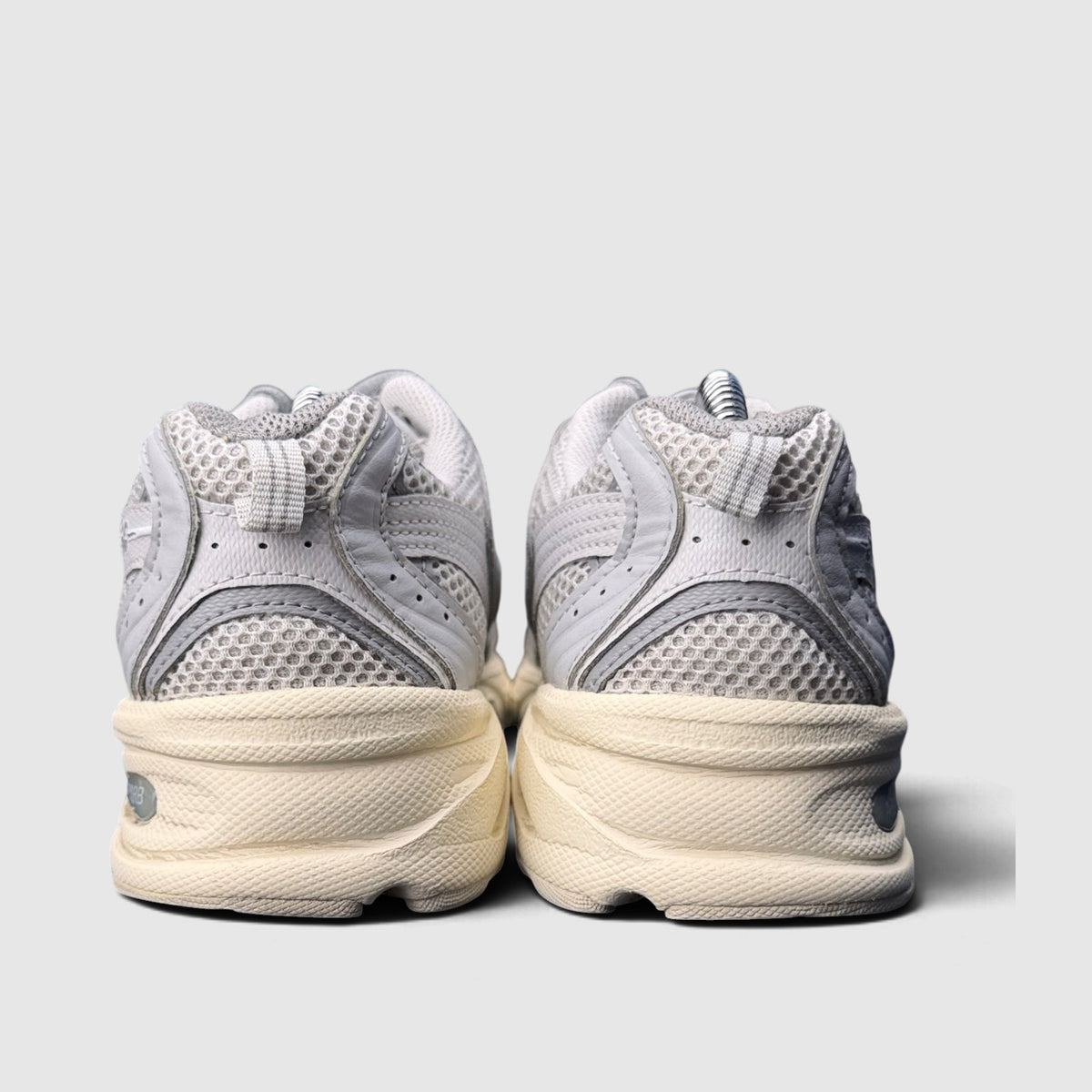 New Balance 530, buty sportowe męskie w bardzo dobrym stanie rozmiar 41.5, widok z tyłu
