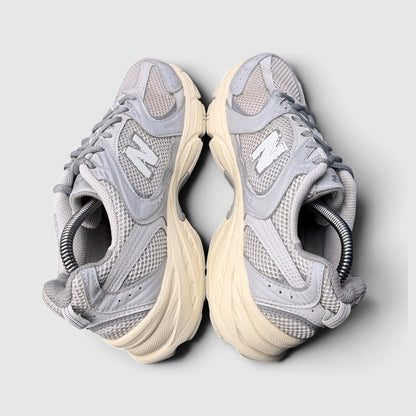 New Balance 530, buty sportowe męskie w bardzo dobrym stanie rozmiar 41.5, widok z góry