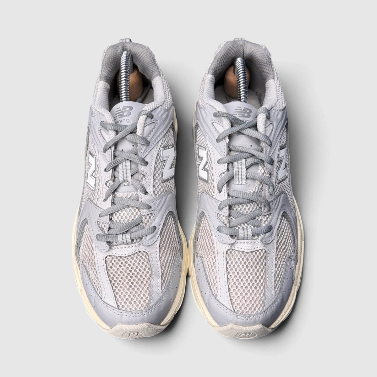 New Balance 530, buty sportowe męskie w bardzo dobrym stanie rozmiar 41.5, widok z góry