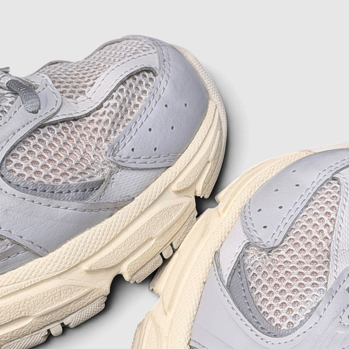 New Balance 530, buty sportowe męskie w bardzo dobrym stanie rozmiar 41.5, widok z tyłu