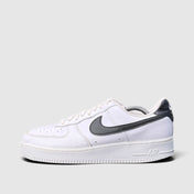 Nike Air Force 1 '07 Low, buty sportowe męskie w dobrym stanie rozmiar 44, boczny profil, lewa strona