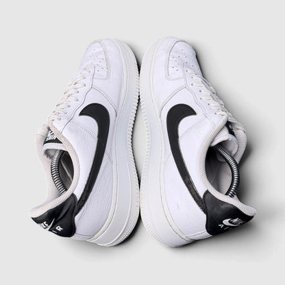 Nike Air Force 1 '07 Low, buty sportowe męskie w dobrym stanie rozmiar 44, widok z góry
