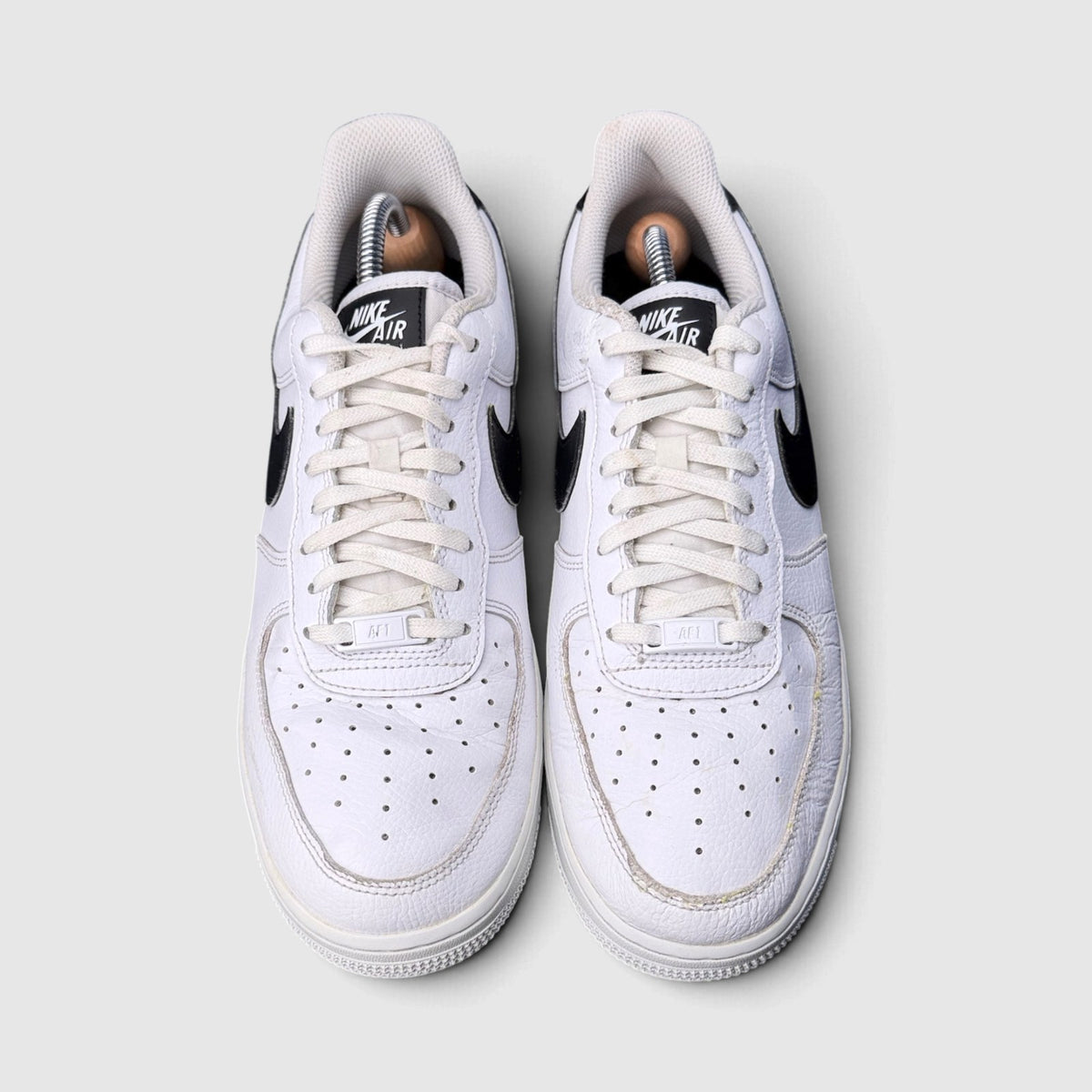 Nike Air Force 1 '07 Low, buty sportowe męskie w dobrym stanie rozmiar 44, widok z góry
