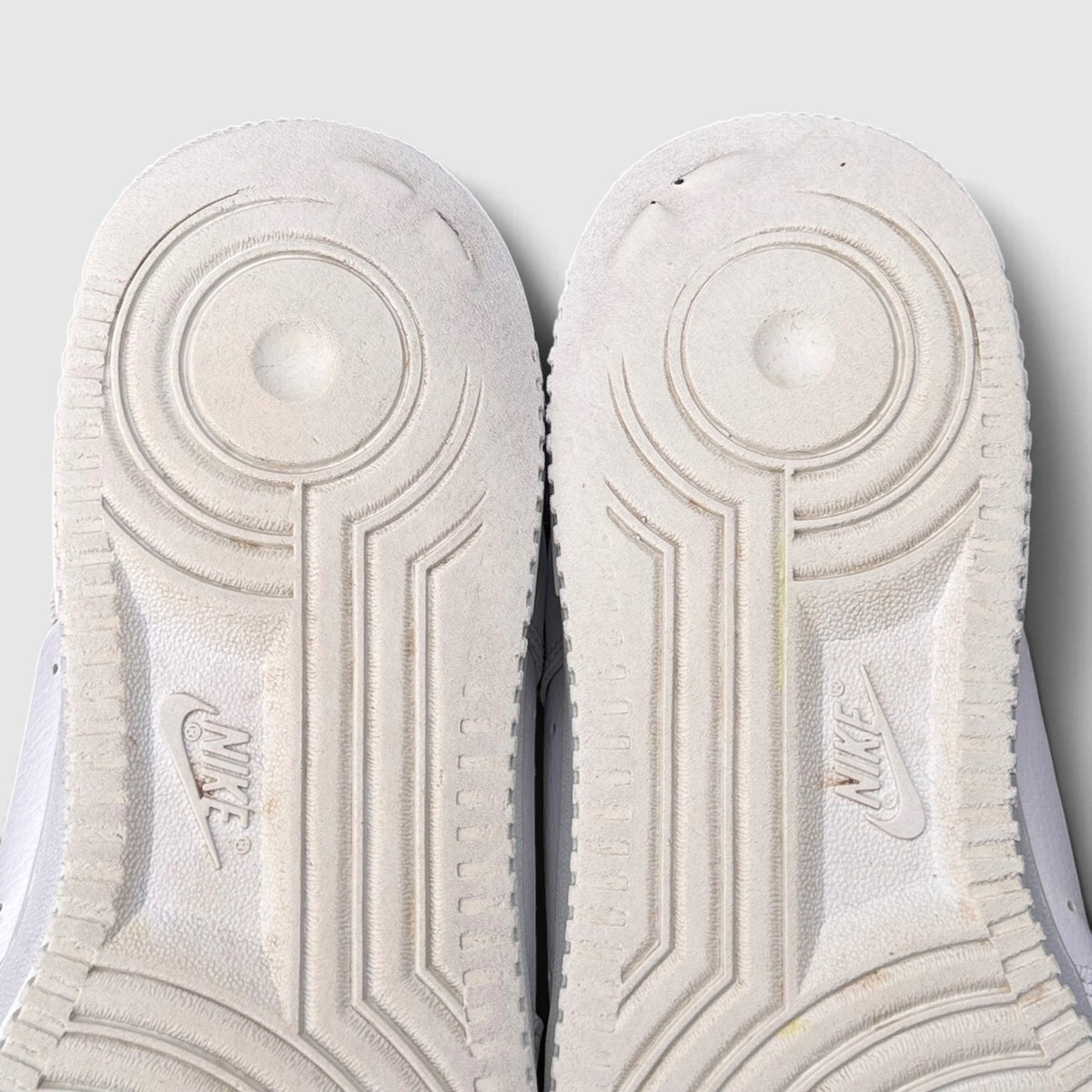 Nike Air Force 1 '07 Low, buty sportowe męskie w dobrym stanie rozmiar 44, podeszwa