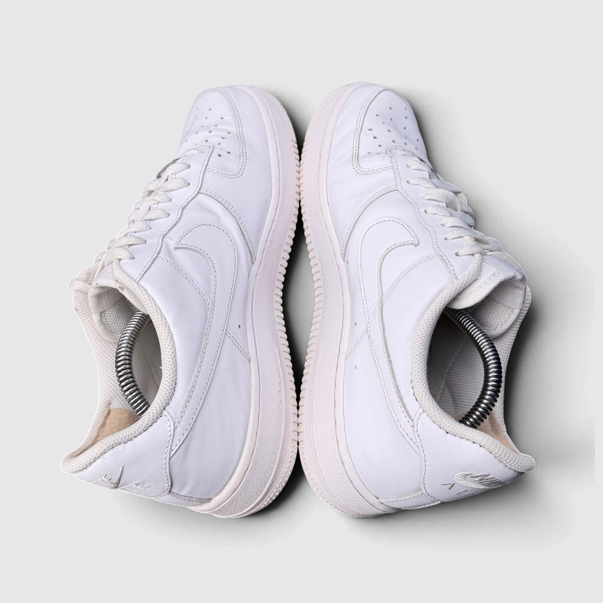 Nike Air Force 1 Low Triple White, buty sportowe męskie w bardzo dobrym stanie rozmiar 44, para butów