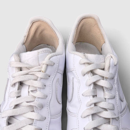 Nike Air Force 1 Low Triple White, buty sportowe męskie w bardzo dobrym stanie rozmiar 44, widok z góry