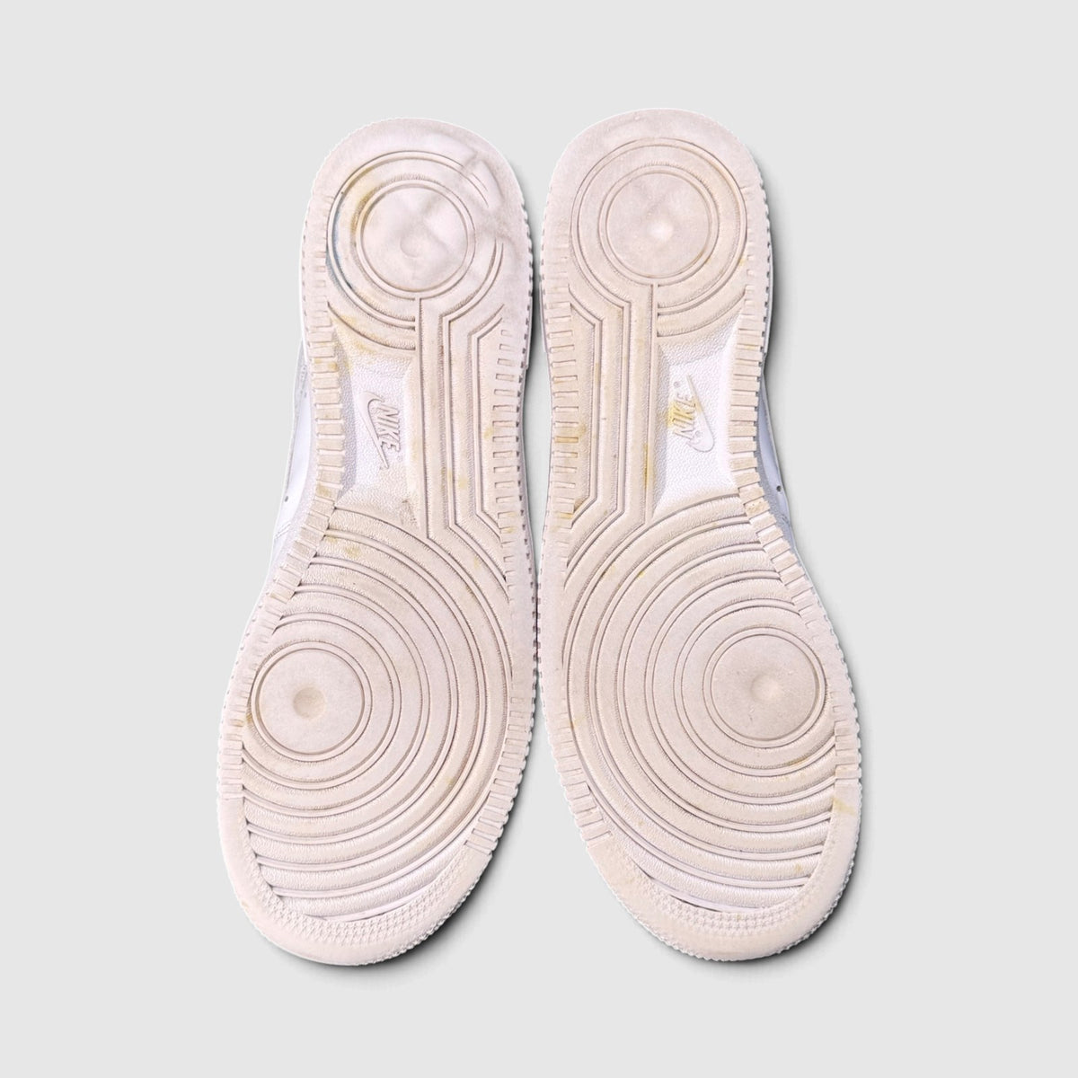 Nike Air Force 1 Low Triple White, buty sportowe męskie w bardzo dobrym stanie rozmiar 44, podeszwa