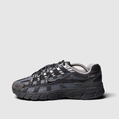 Nike P-6000, buty sportowe męskie w bardzo dobrym stanie rozmiar 42.5, boczny profil, lewa strona