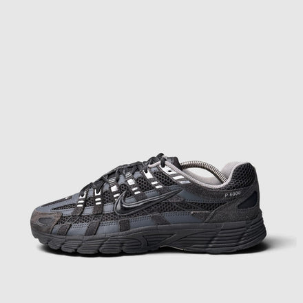 Nike P-6000, buty sportowe męskie w bardzo dobrym stanie rozmiar 42.5, boczny profil, lewa strona
