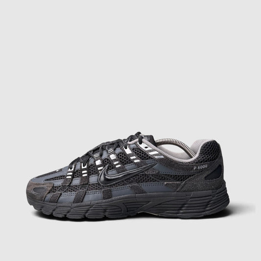 Nike P-6000, buty sportowe męskie w bardzo dobrym stanie rozmiar 42.5, boczny profil, lewa strona