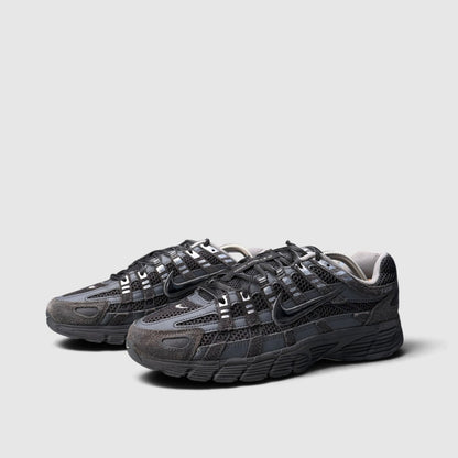 Nike P-6000, buty sportowe męskie w bardzo dobrym stanie rozmiar 42.5, para butów
