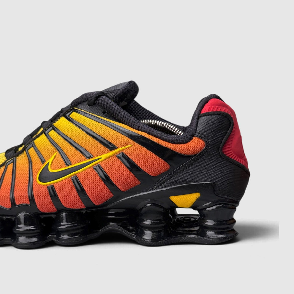 Nike Shox TL, buty sportowe męskie w bardzo dobrym stanie rozmiar 44, boczny profil, prawa strona