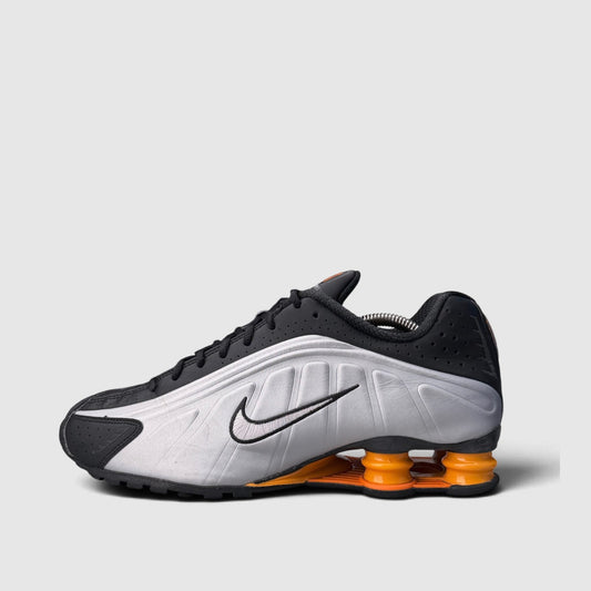 Nike Shox R4 Bright Mandarin, buty sportowe męskie w bardzo dobrym stanie rozmiar 42.5, boczny profil, lewa strona