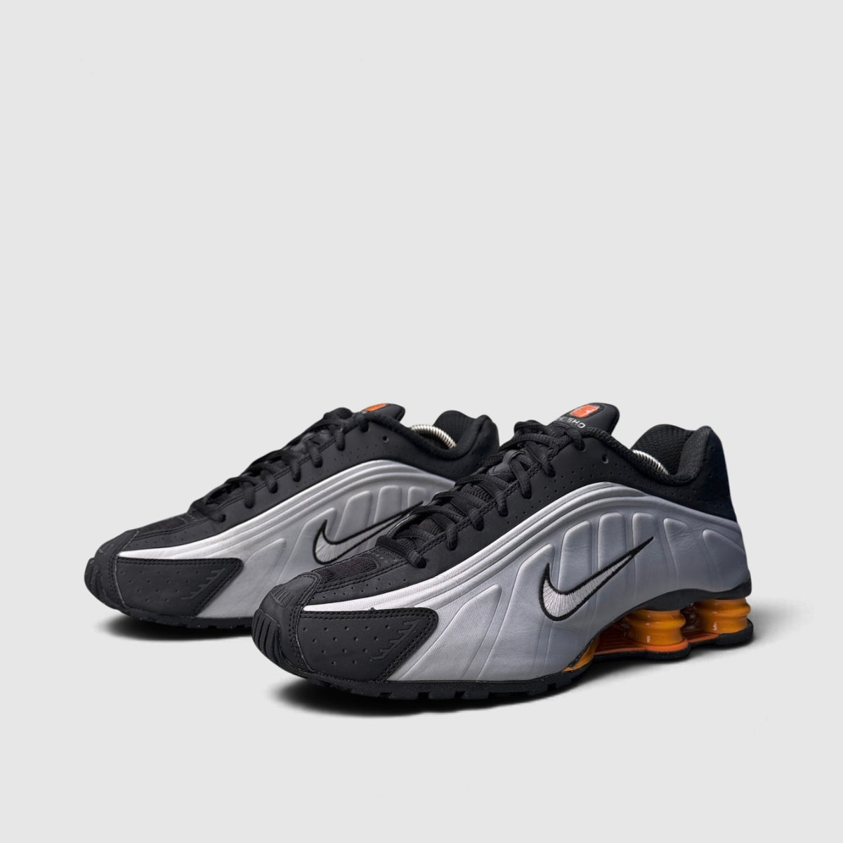 Nike Shox R4 Bright Mandarin, buty sportowe męskie w bardzo dobrym stanie rozmiar 42.5, para butów