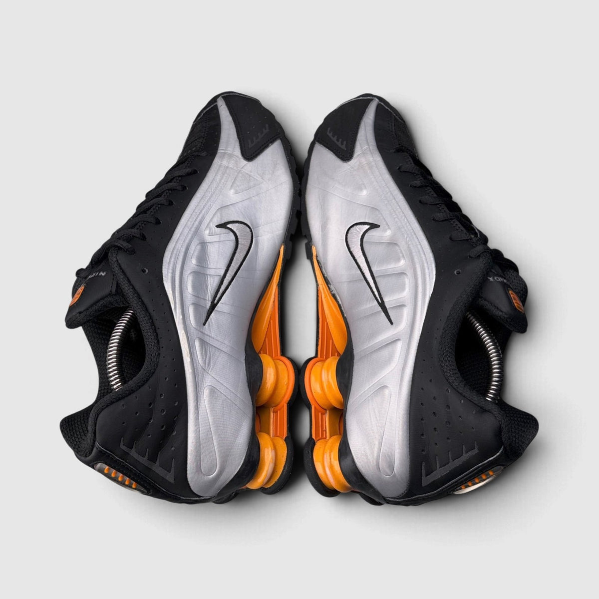 Nike Shox R4 Bright Mandarin, buty sportowe męskie w bardzo dobrym stanie rozmiar 42.5, widok z góry