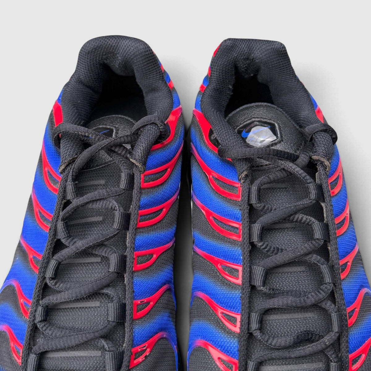 Nike Air Max Plus Spider-Man, buty sportowe męskie w bardzo dobrym stanie rozmiar 44.5, widok z góry