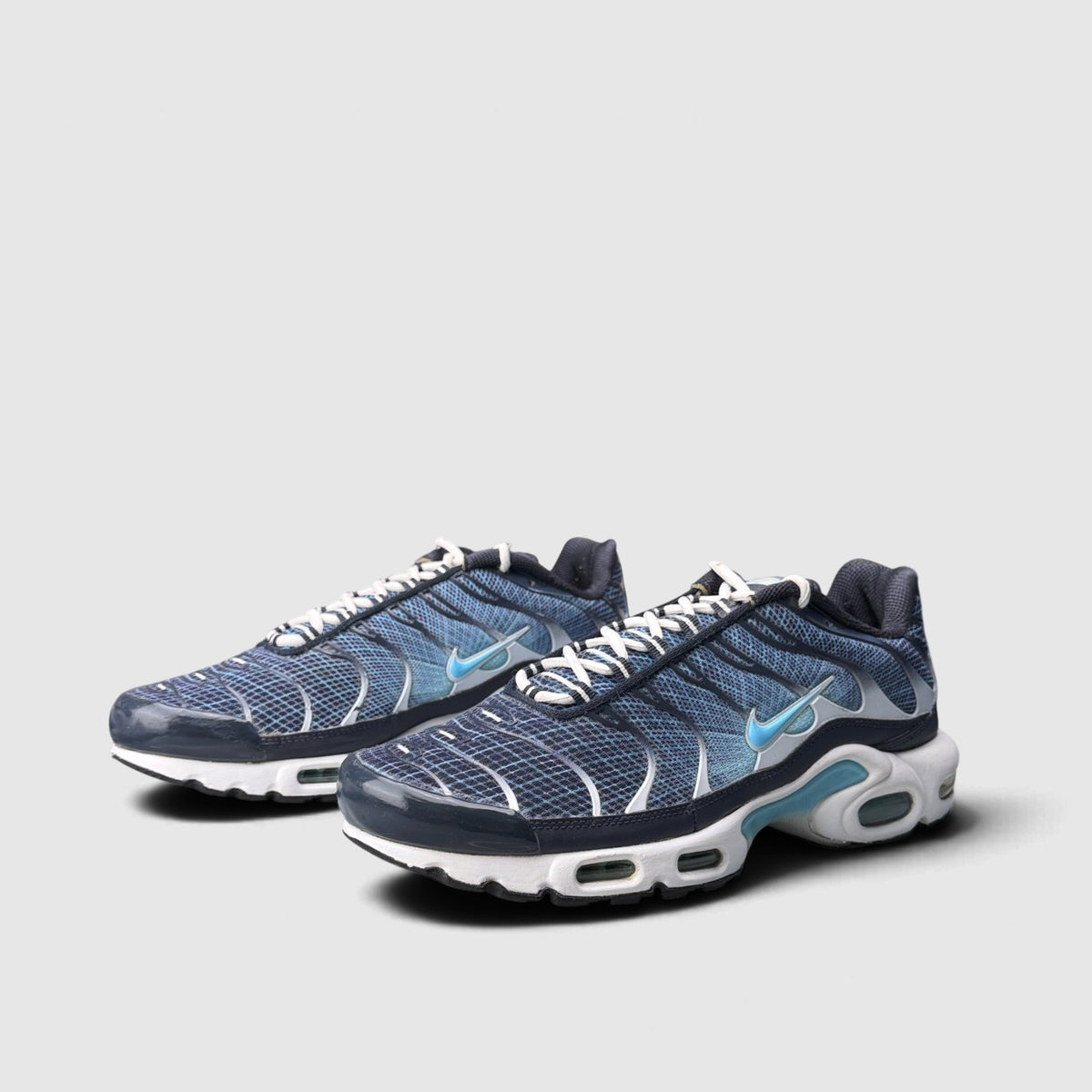 Nike Air Max Plus Dark Obsidian, buty sportowe męskie w bardzo dobrym stanie rozmiar 44.5, para butów