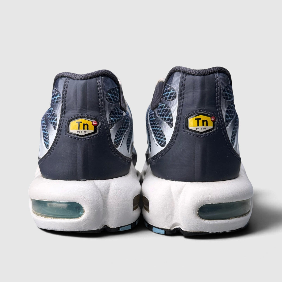 Nike Air Max Plus Dark Obsidian, buty sportowe męskie w bardzo dobrym stanie rozmiar 44.5, widok z tyłu