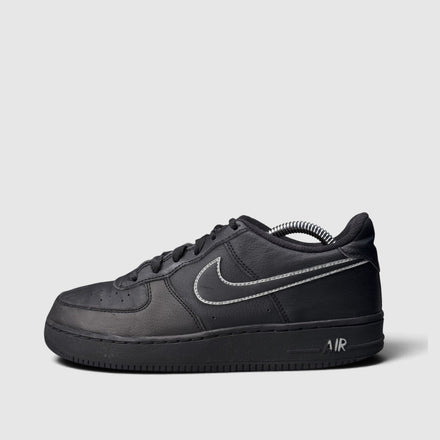 Nike Air Force 1 Low, buty sportowe damskie w bardzo dobrym stanie rozmiar 38, boczny profil, lewa strona