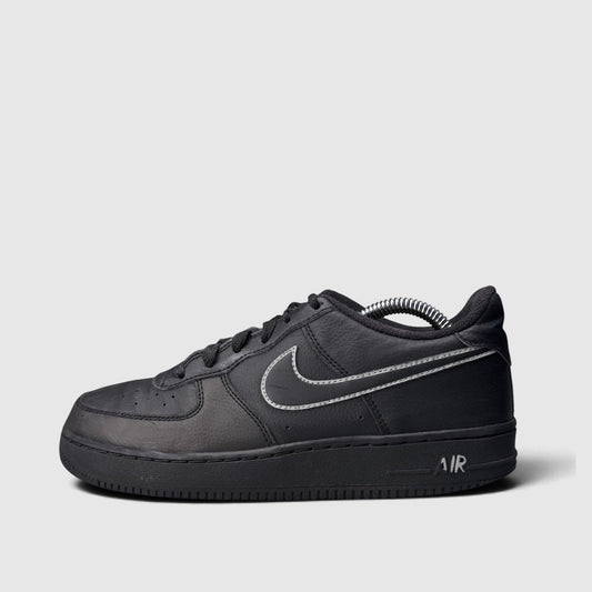 Nike Air Force 1 Low, buty sportowe damskie w bardzo dobrym stanie rozmiar 38, boczny profil, lewa strona