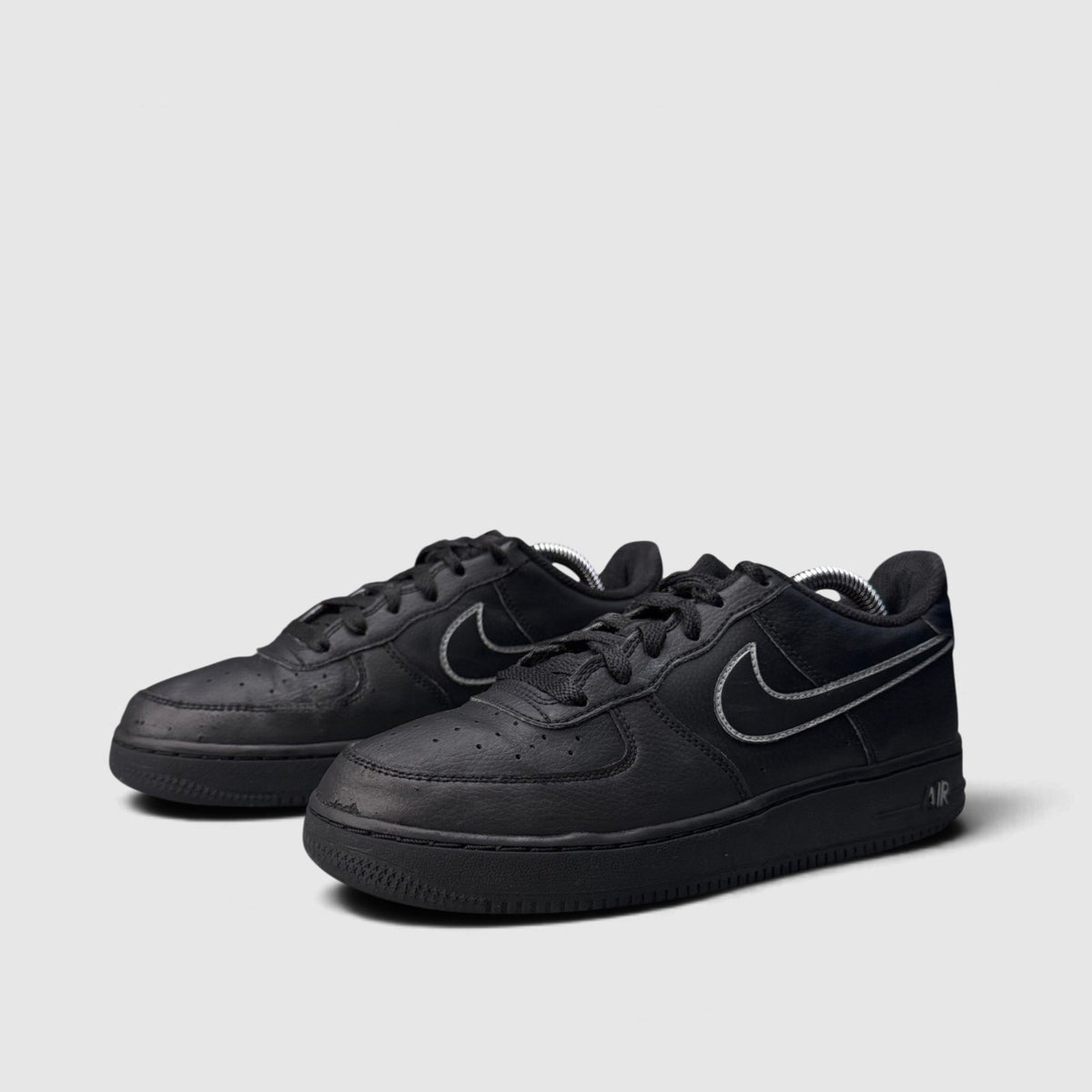 Nike Air Force 1 Low, buty sportowe damskie w bardzo dobrym stanie rozmiar 38, para butów