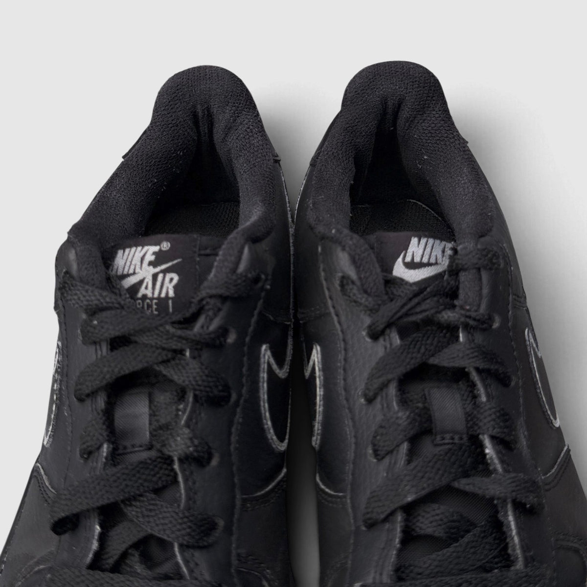 Nike Air Force 1 Low, buty sportowe damskie w bardzo dobrym stanie rozmiar 38, widok z góry