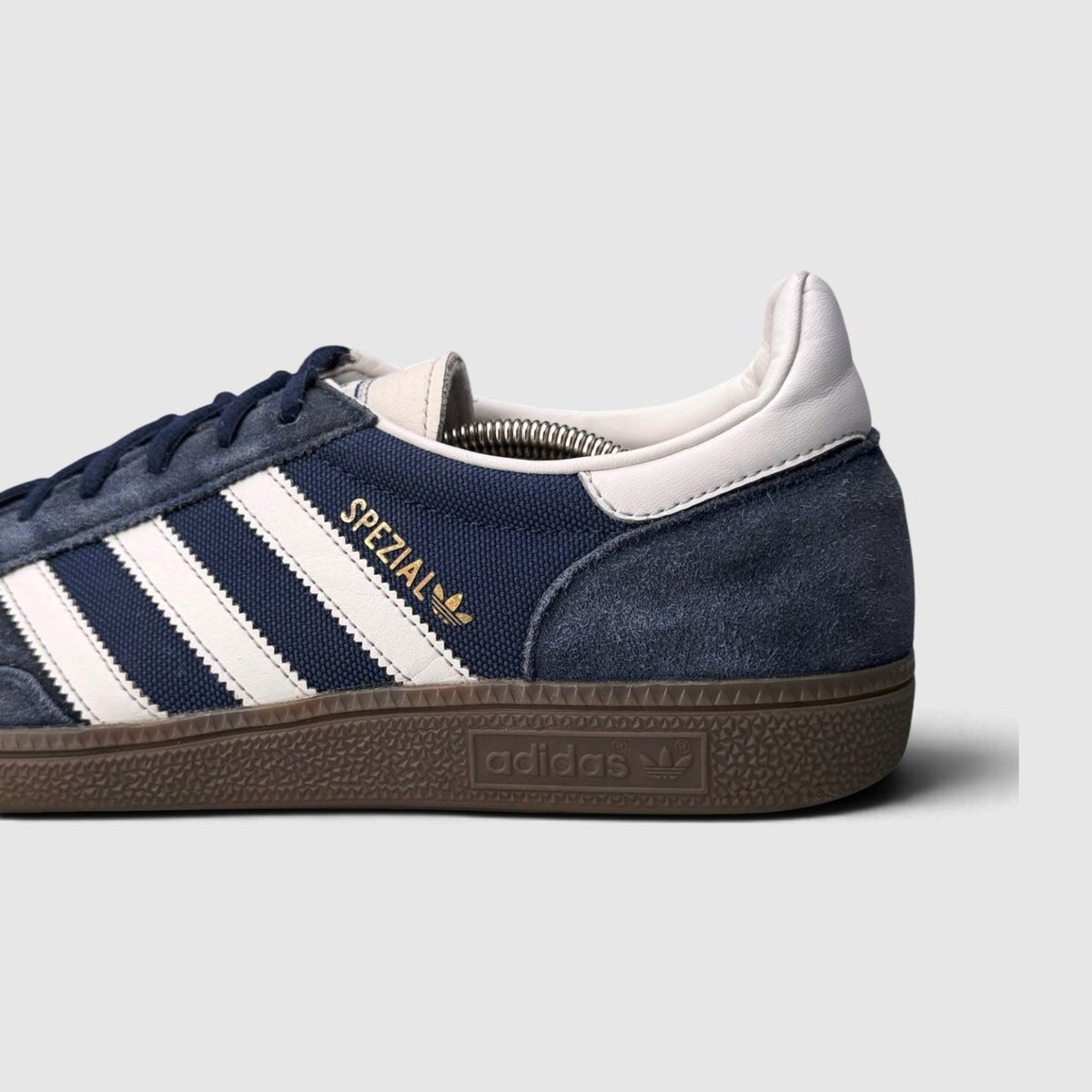Adidas Spezial, buty sportowe męskie w bardzo dobrym stanie rozmiar 45 1/3, boczny profil, prawa strona