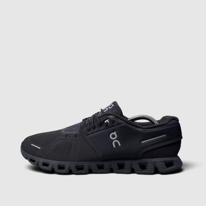 On Cloud 5 All Black, buty sportowe męskie w bardzo dobrym stanie rozmiar 44, boczny profil, lewa strona