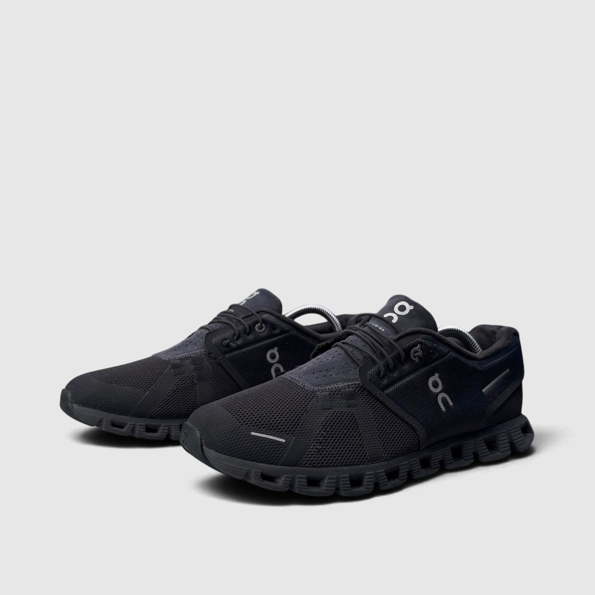 On Cloud 5 All Black, buty sportowe męskie w bardzo dobrym stanie rozmiar 44, para butów