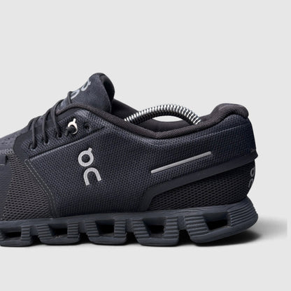 On Cloud 5 All Black, buty sportowe męskie w bardzo dobrym stanie rozmiar 44, boczny profil, lewa strona
