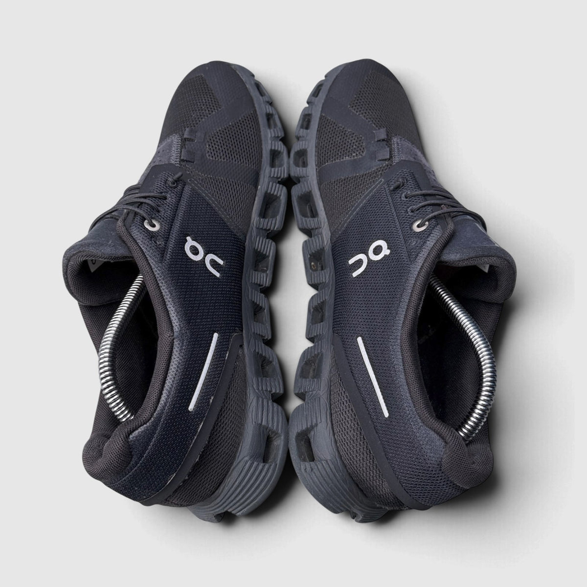 On Cloud 5 All Black, buty sportowe męskie w bardzo dobrym stanie rozmiar 44, widok z góry