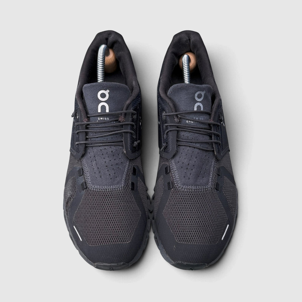 On Cloud 5 All Black, buty sportowe męskie w bardzo dobrym stanie rozmiar 44, widok z góry