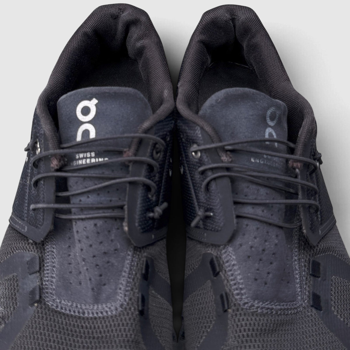 On Cloud 5 All Black, buty sportowe męskie w bardzo dobrym stanie rozmiar 44, widok z góry