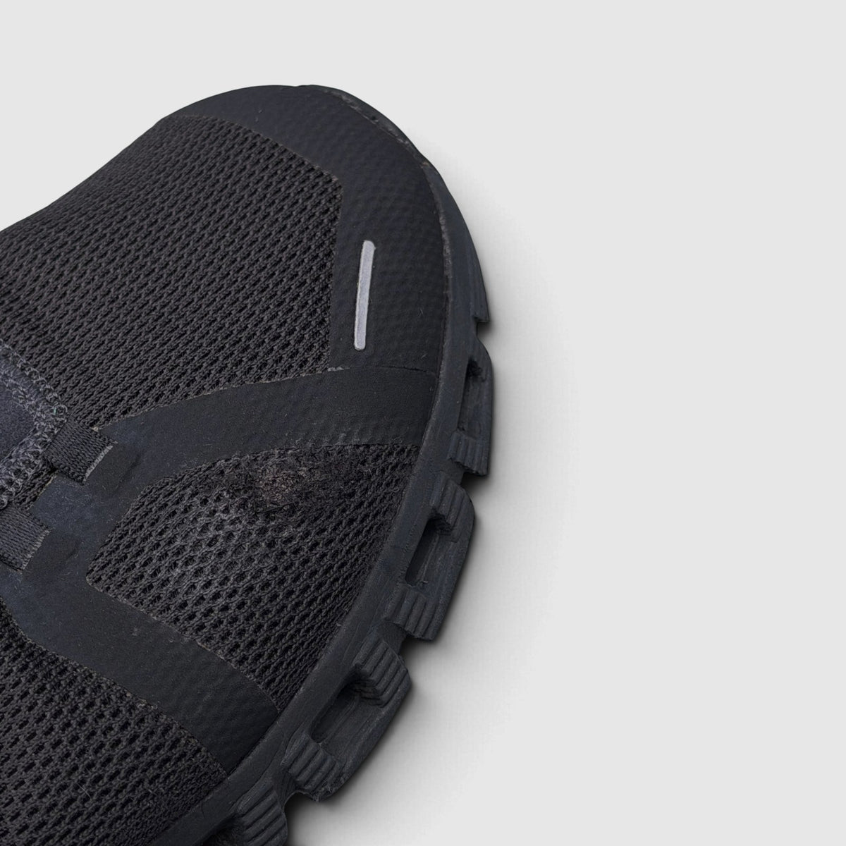 On Cloud 5 All Black, buty sportowe męskie w bardzo dobrym stanie rozmiar 44, detal