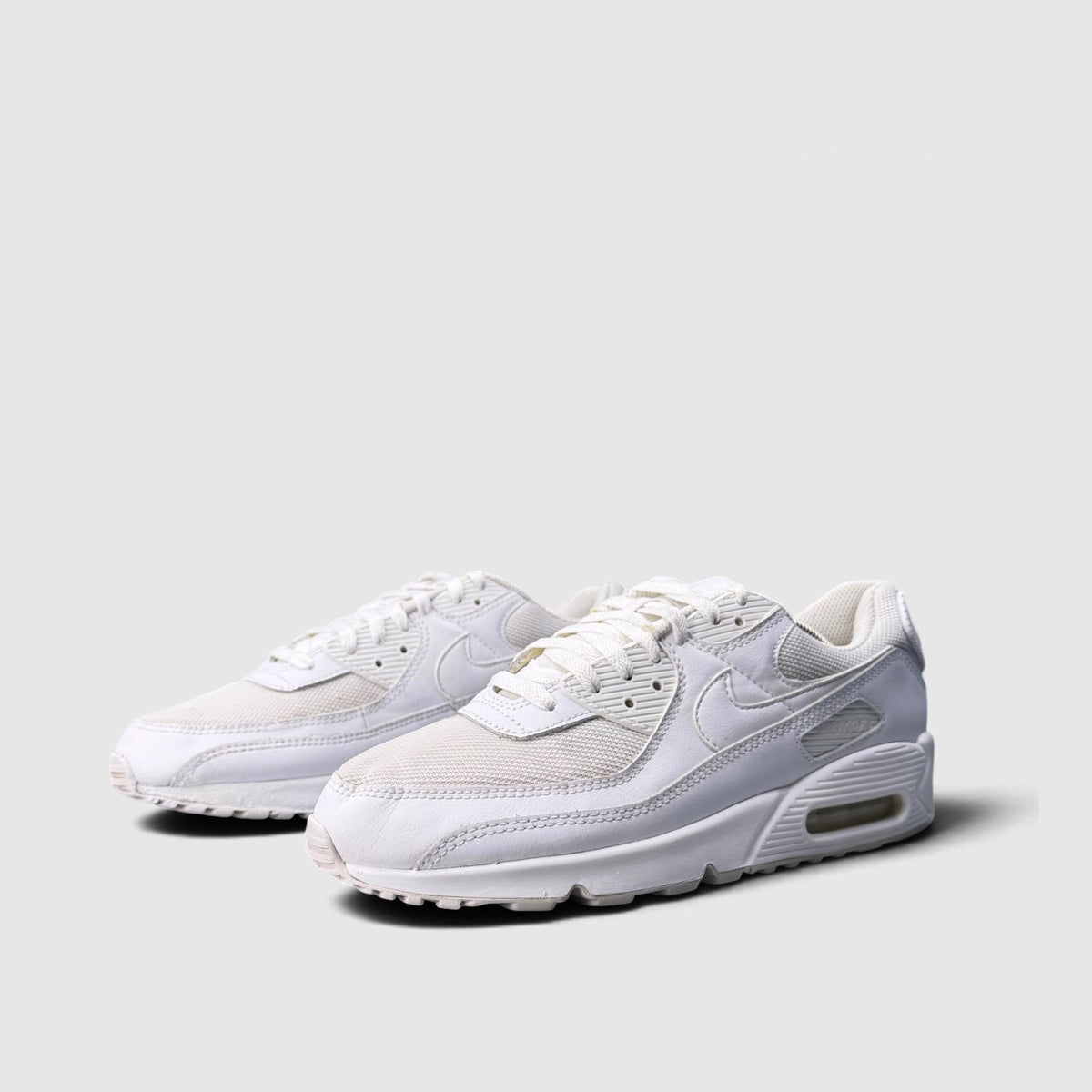 Nike Air Max 90 Triple White, buty sportowe męskie w bardzo dobrym stanie rozmiar 44.5, para butów