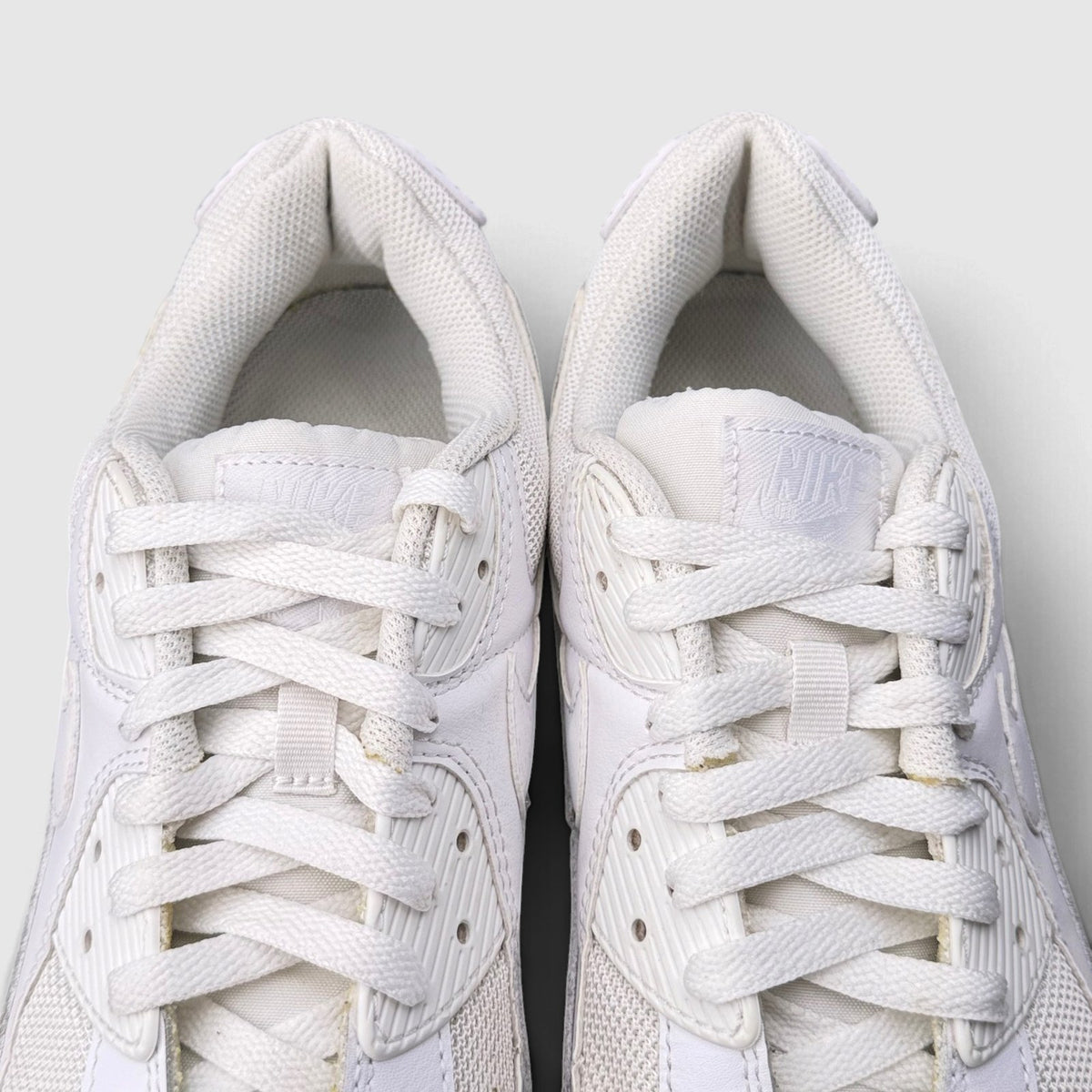 Nike Air Max 90 Triple White, buty sportowe męskie w bardzo dobrym stanie rozmiar 44.5, widok z góry