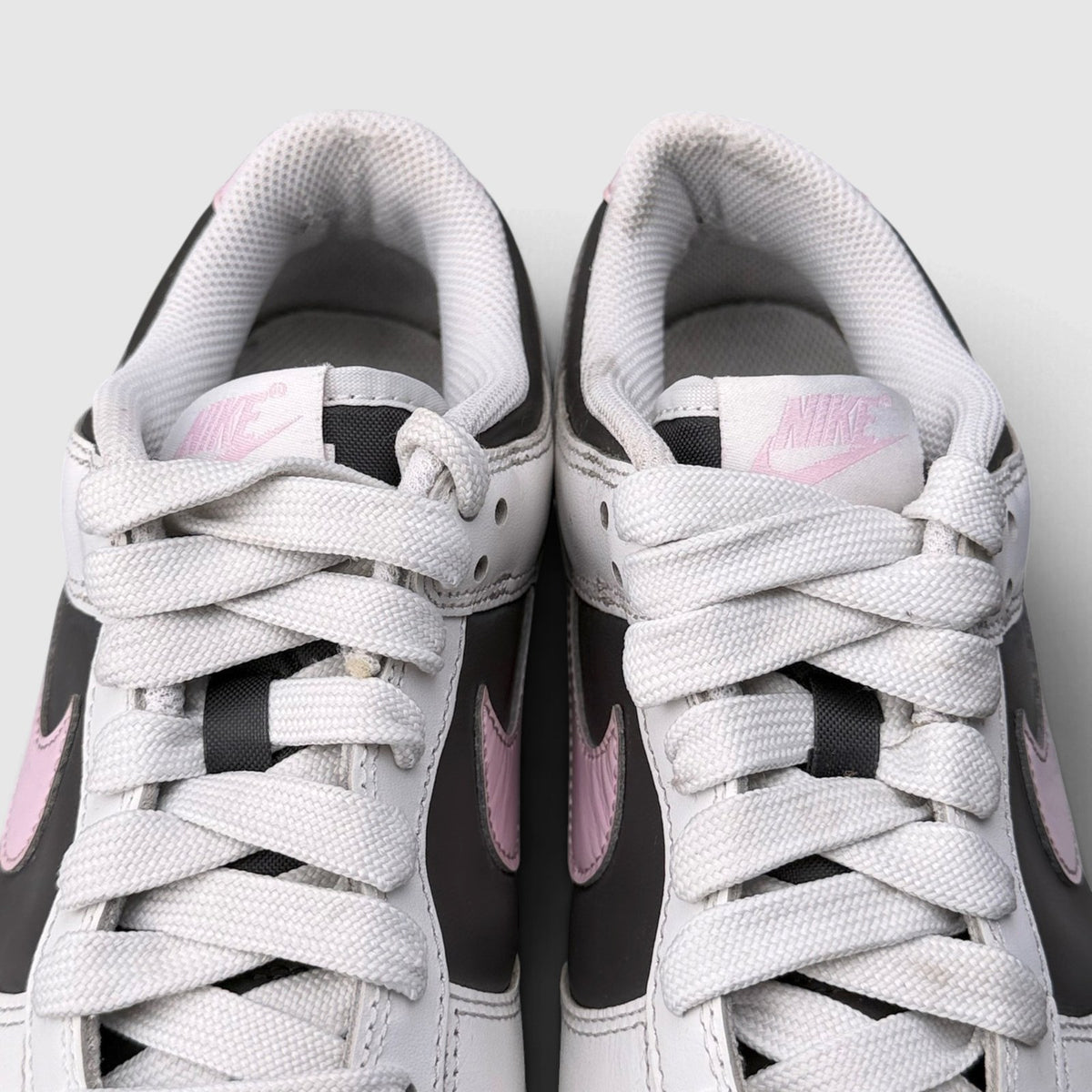 Nike Dunk Low, buty sportowe damskie w bardzo dobrym stanie rozmiar 39, język buta
