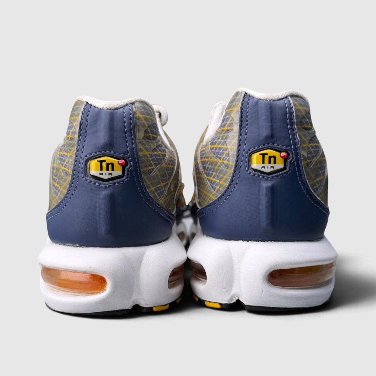 Nike Air Max Plus, buty sportowe męskie w bardzo dobrym stanie rozmiar 44, widok z tyłu