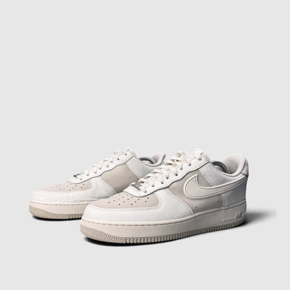 Nike Air Force 1 '07 LV8, buty sportowe męskie w bardzo dobrym stanie rozmiar 43, para butów