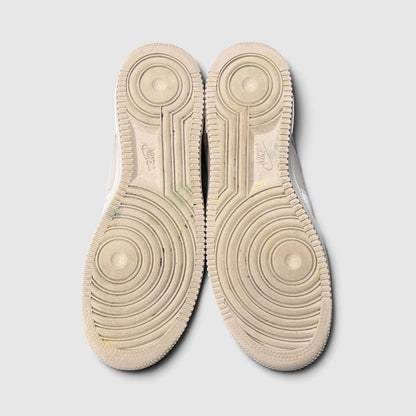 Nike Air Force 1 '07 LV8, buty sportowe męskie w bardzo dobrym stanie rozmiar 43, podeszwa