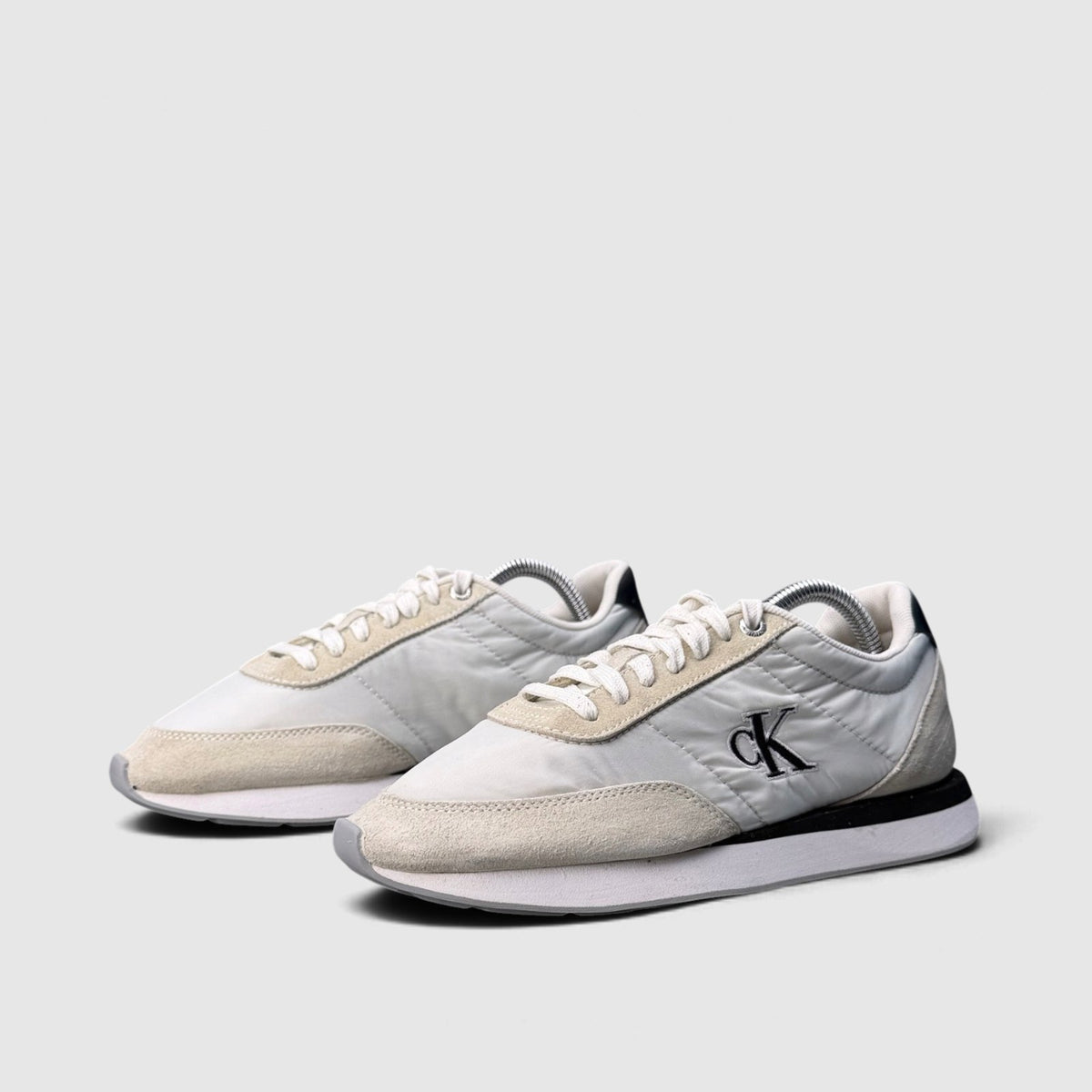 Calvin Klein Retro Runner, buty sportowe damskie w bardzo dobrym stanie rozmiar 38, para butów